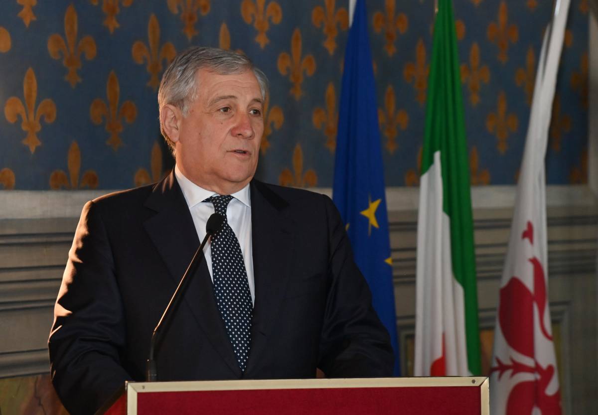 Una lettera con minacce di morte a Tajani. Il centrodestra compatto tira la volata a Rocca